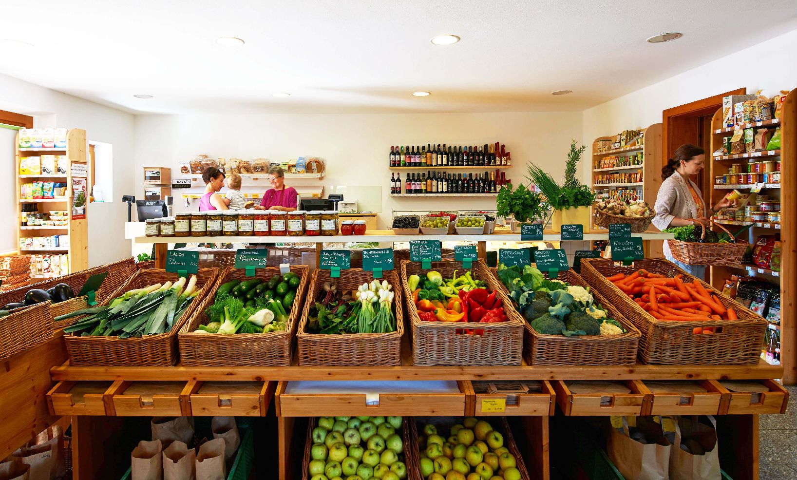 Selling of fruits and vegetables directly at the farm