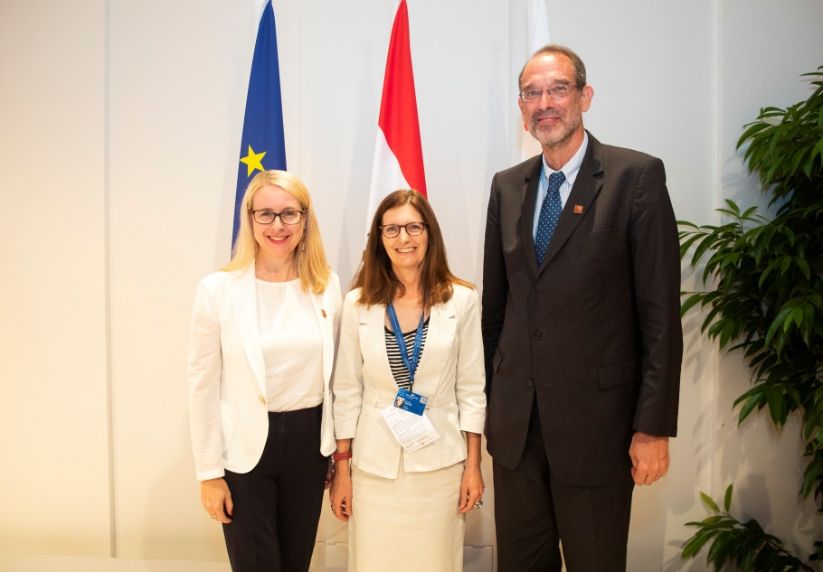 La ministre fédérale Margarete Schramböck,  la directrice Manuela Geleng et le ministre fédéral Heinz Faßmann 