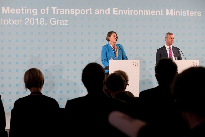 Press conference with Federal Minister Norbert Hofer (right) and EU Commissioner Violeta Bulc (left)