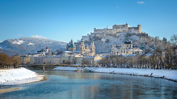 La ville de Salzbourg: vue sur la forteresse de Hohensalzburg